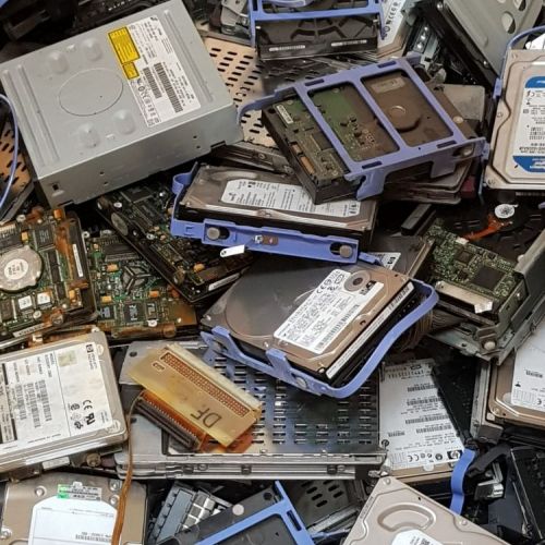 contenedor de discos duros informáticos para reciclar